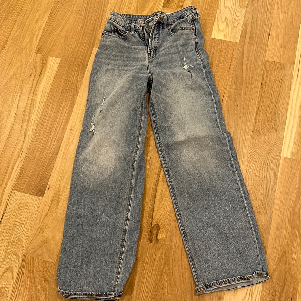 Old navy jeans. Fit is great. Good condition